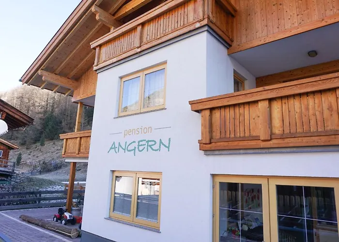 Angern Pensión *